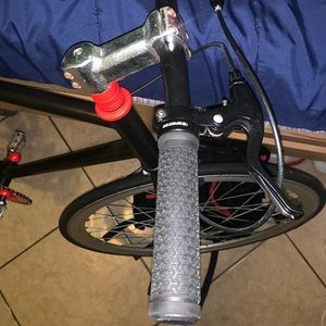 Everything works fine, may be too tall for people under 5’8”.